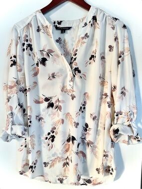 NWOT Zac & Rachel Cream Floral Henley Blouse with Blush and Gray Accents